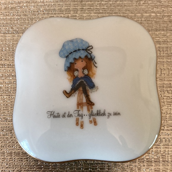 Vintage Porcelain Trinket Dish with Cover Miss Petticoat by Roth 1978 - Picture 3 of 6